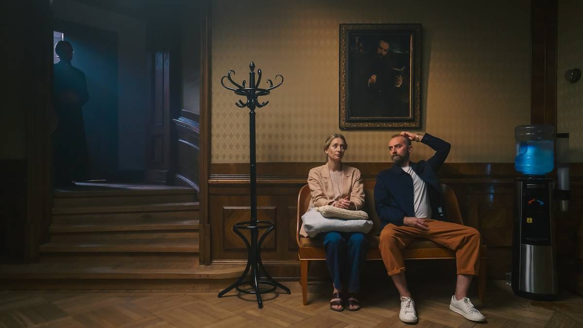 Magdalena Popławska i Wojciech Mecwaldowski w polskim filmie „Rozwodnicy” jako byli małżonkowie starający się o rozwód kościelny. (Fot materiały prasowe Netflix)