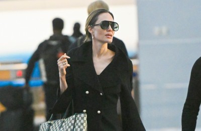 Angelina Jolie nawet na lotnisku przedkłada elegancję nad wygodę