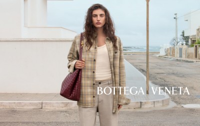 Bottega Veneta prezentuje kampanię na wiosnę-lato 2023 i nowy model torebki