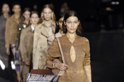 Burberry i Dior pokażą kolekcje w sieci