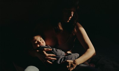 Cykl „In Waiting” Tori Ferenc: Fotograficzny dziennik ciąży i rodzicielstwa