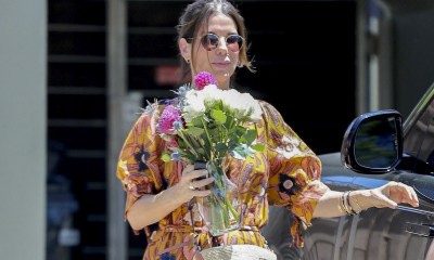 Sandra Bullock świętuje 59. urodziny w kwiecistej sukience i birkenstockach