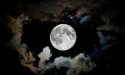 Rogaty superksiężyc: Księżyc w pełni w Koziorożcu