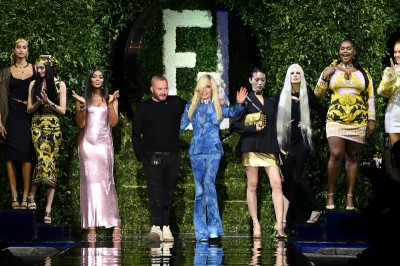 Pokaz Versace i Fendi: Nieoczekiwana zmiana miejsc