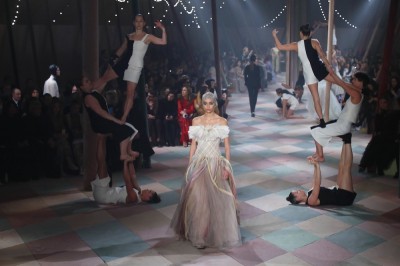 Haute couture: Christian Dior zaprasza do cyrku