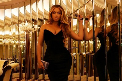 Inspirująca stylizacja: Beyoncé w czarnej kreacji z aksamitu