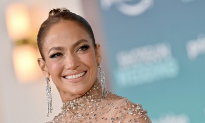 Jennifer Lopez w błyszczącej mini od Valentino