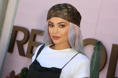 Kylie Jenner nosi Birkinstocki 