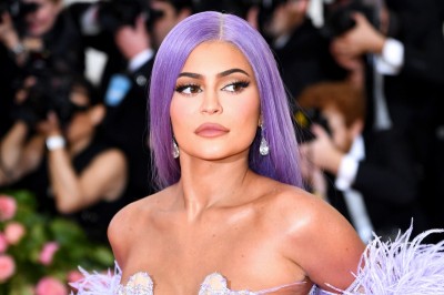 Kylie Jenner sprzedaje udziały w Kylie Cosmetics 