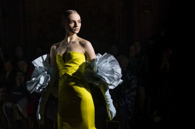 Oglądaj na żywo pokaz kolekcji Valentino haute couture jesień-zima 2020-2021
