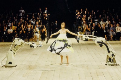 Najpiękniejsze sylwetki z pokazów Alexandra McQueena