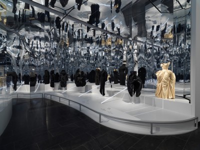 Zobacz wystawę About Time: Fashion and Duration w Metropolitan Museum of Art