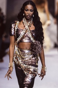 Naomi Campbell na pokazie Chanel Couture wiosna-lato 1992, Fot. Getty Images