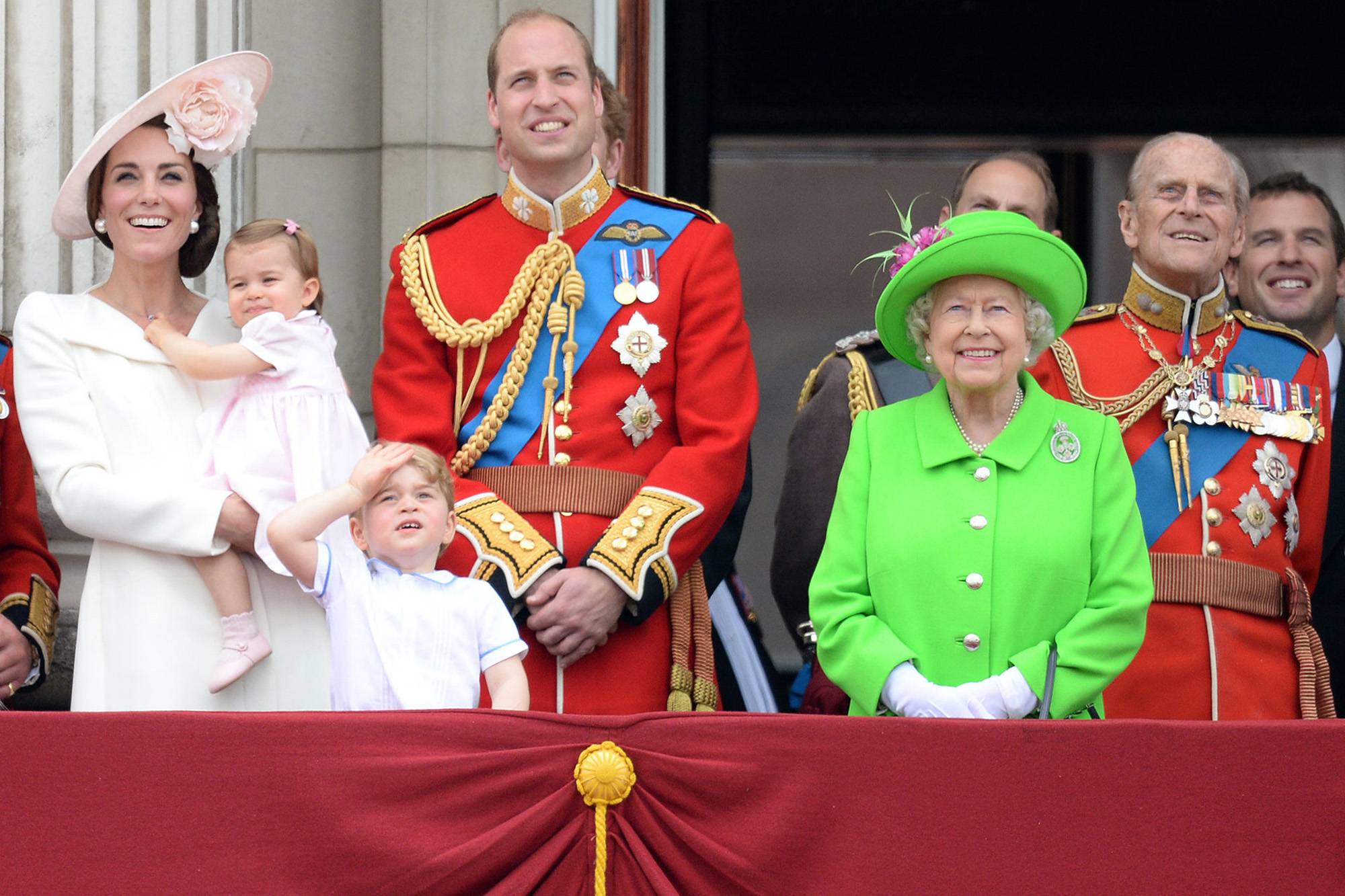Księżna i książę Cambridge, królowa Elżbieta II oraz książę Filip, 2016 rok
