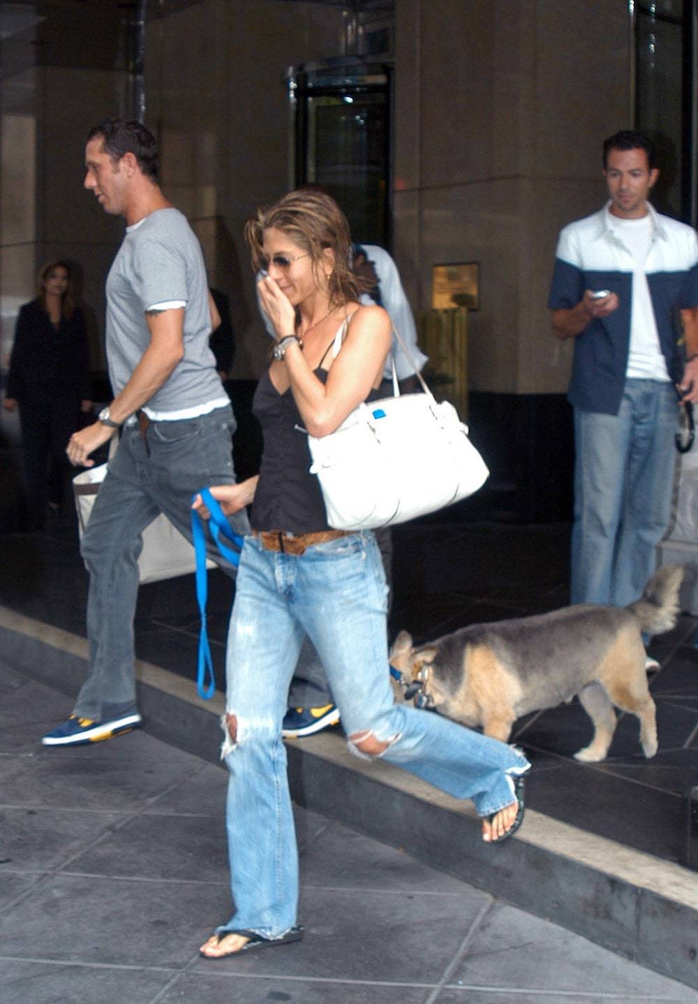 Jennifer Aniston wybiera ubrania, które warto mieć w swojej szafie