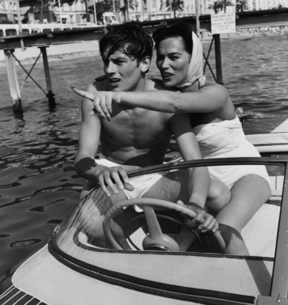 Alain Delon i Bella Darvi na Festiwalu Filmowym w Cannes w 1958 roku