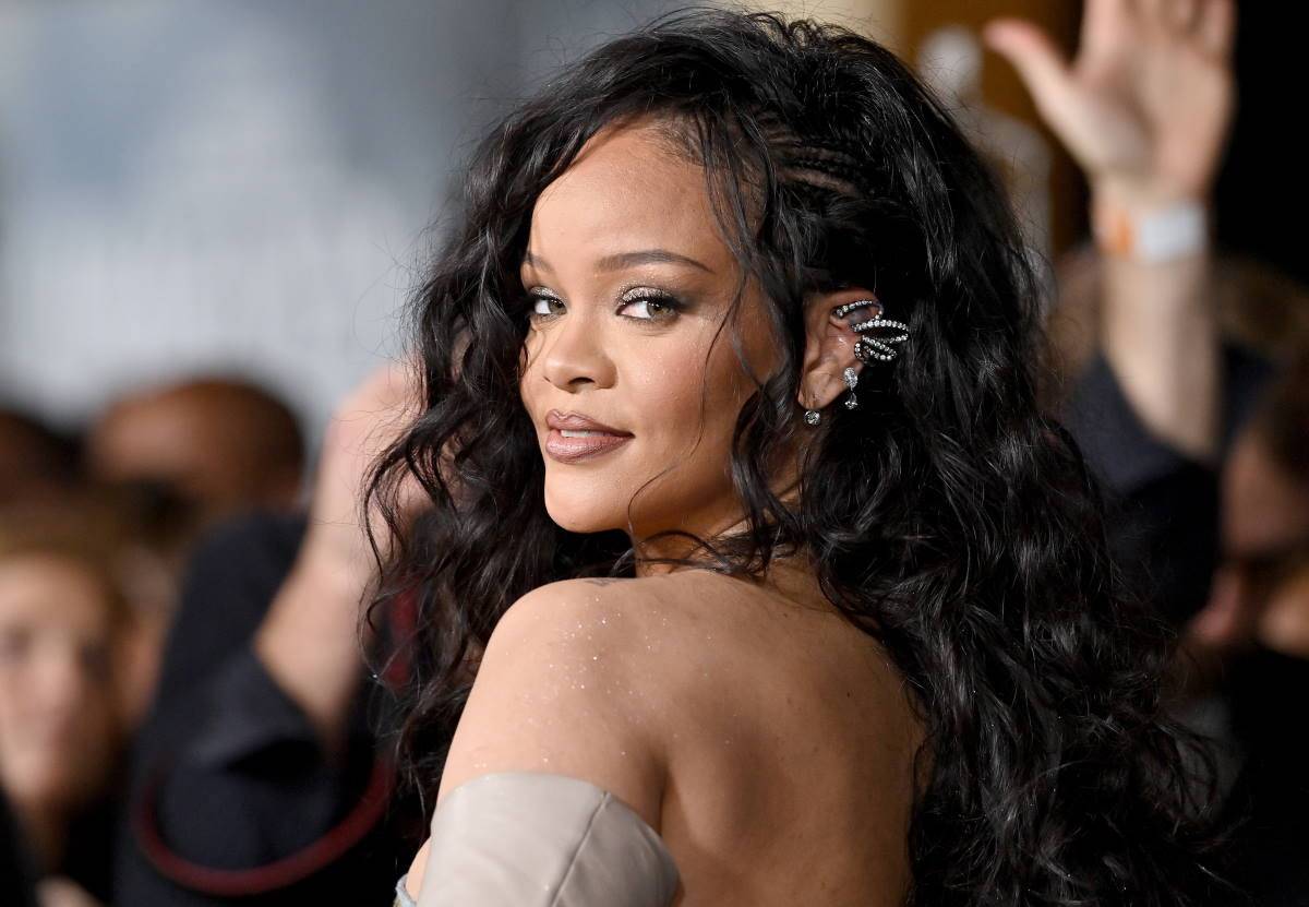 Rihanna zmieniła długość i kolor włosów.