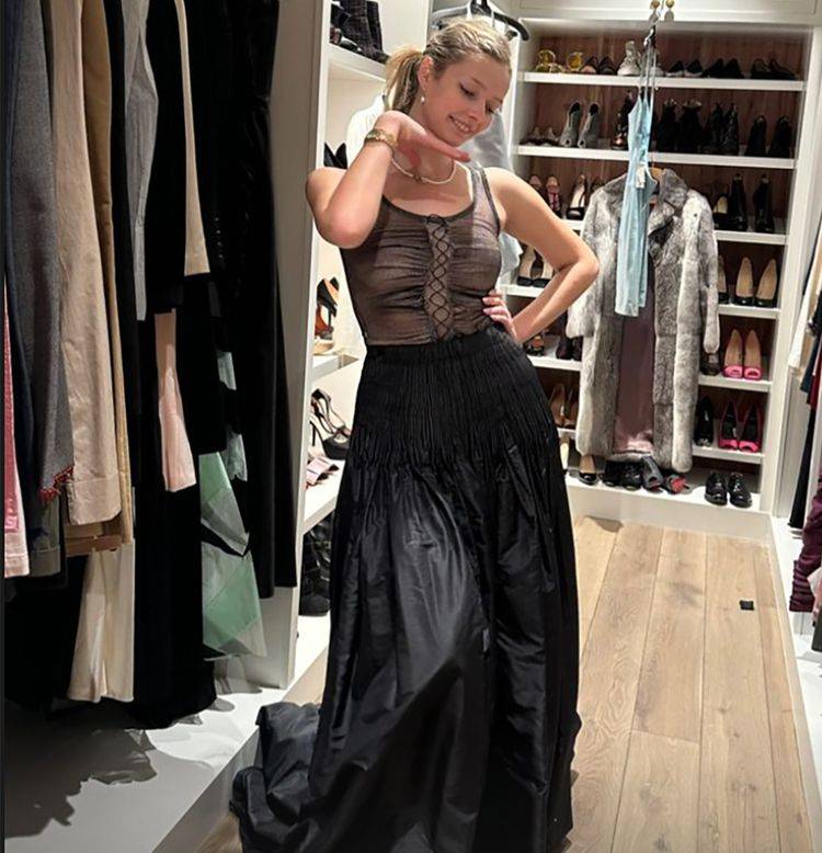 Apple Martin w sukni mamy (Fot. Instagram Gwyneth Paltrow)