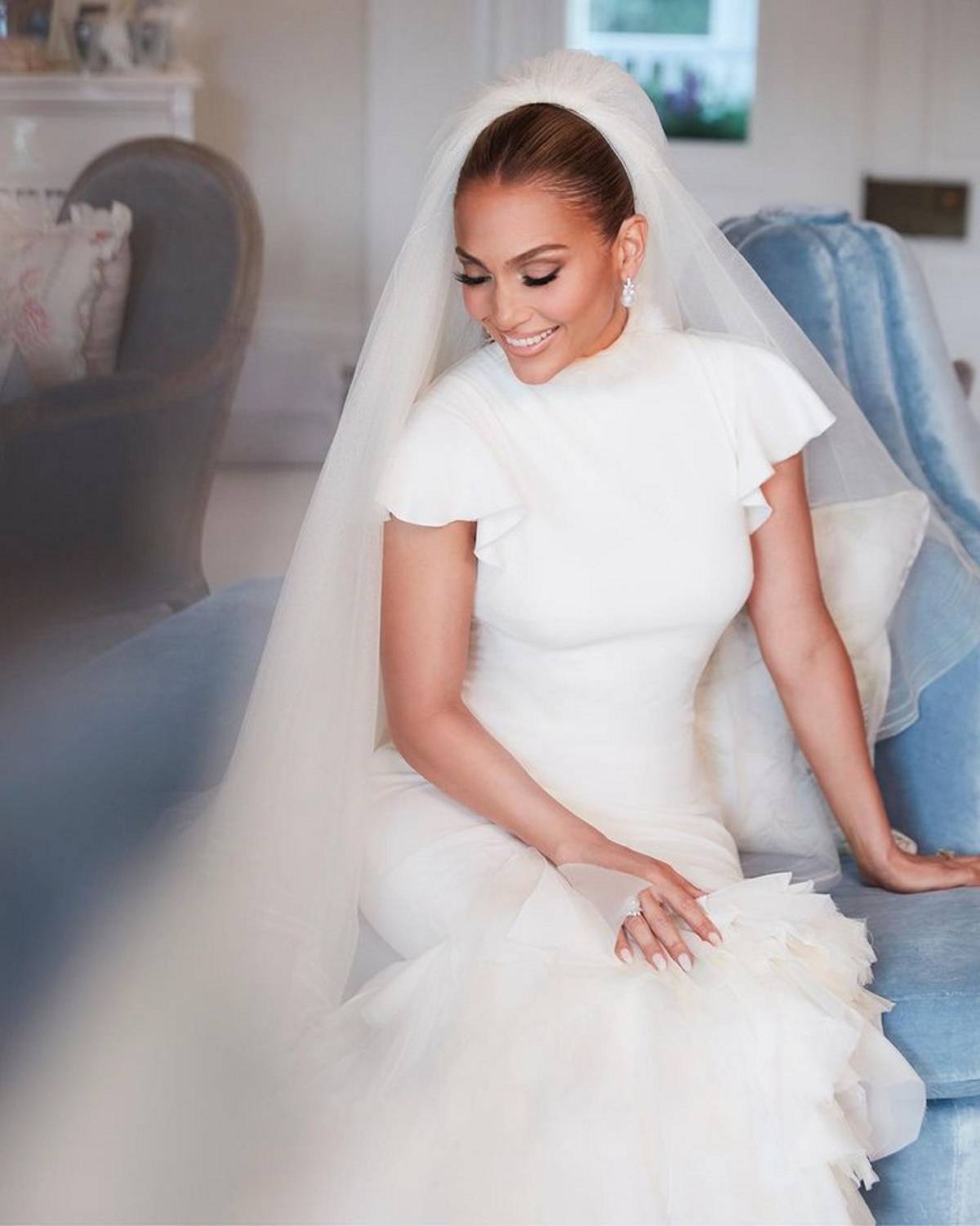 Jennifer Lopez w sukni ślubnej Ralph Laurent (Fot. Instagram @ralphlauren)