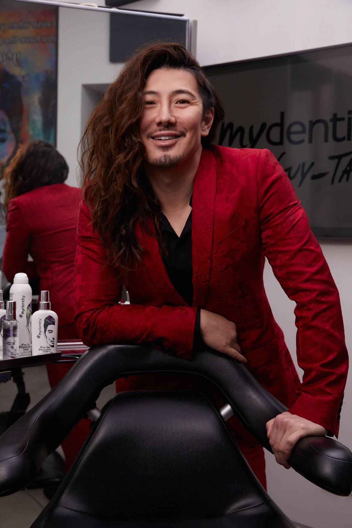 15 września w Warszawie odbędzie się jedno z najciekawszych wydarzeń fryzjerskich tego roku, w trakcie którego wystąpi Guy Tang, twórca marki Mydentity.
