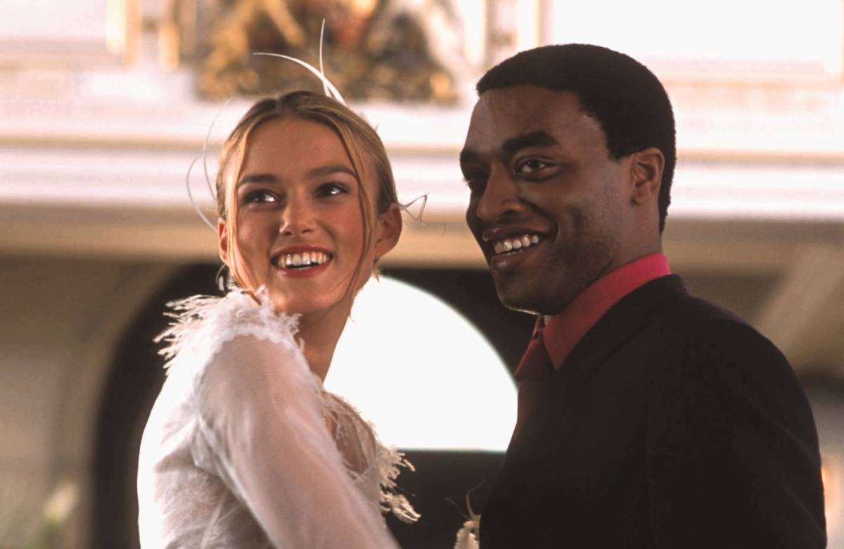 Keira Knightley i Chiwetel Ejiofor w filmie „To właśnie miłość” (Fot. Materiały prasowe)