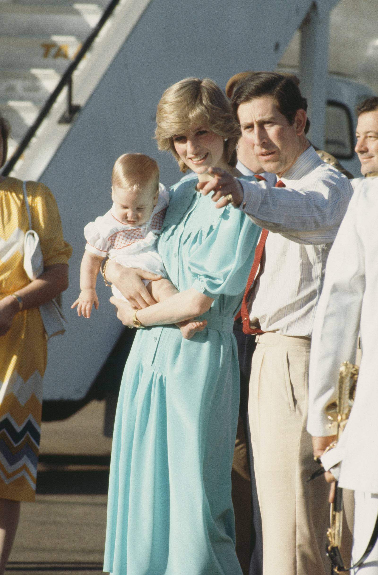 Zabierając do Australii małego Williama Diana złamała królewski protokół - była pierwszą członkinią rodziny krolewskiej, która zdecydowała się na ten krok