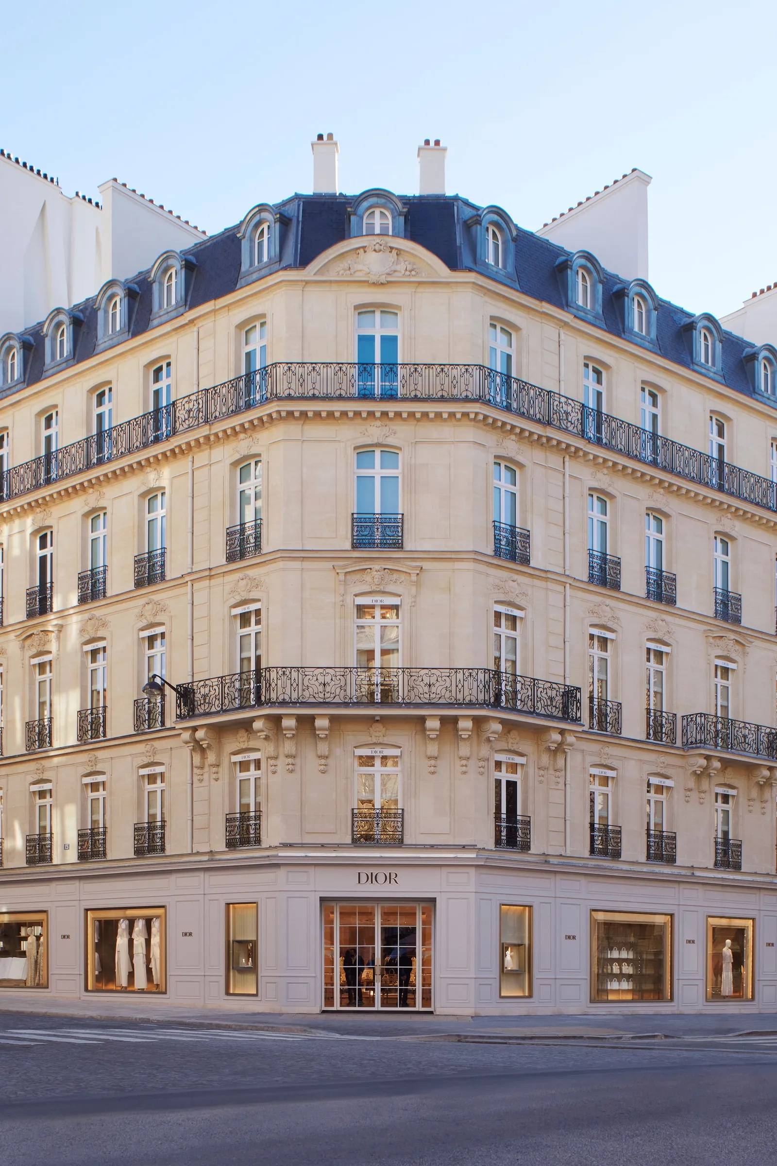 Flagowy sklep przy Avenue Montaigne to miejsce narodzin domu Christiana Diora. / Fot. Adrien Dirand / Dzięki uprzejmości marki Christian Dior