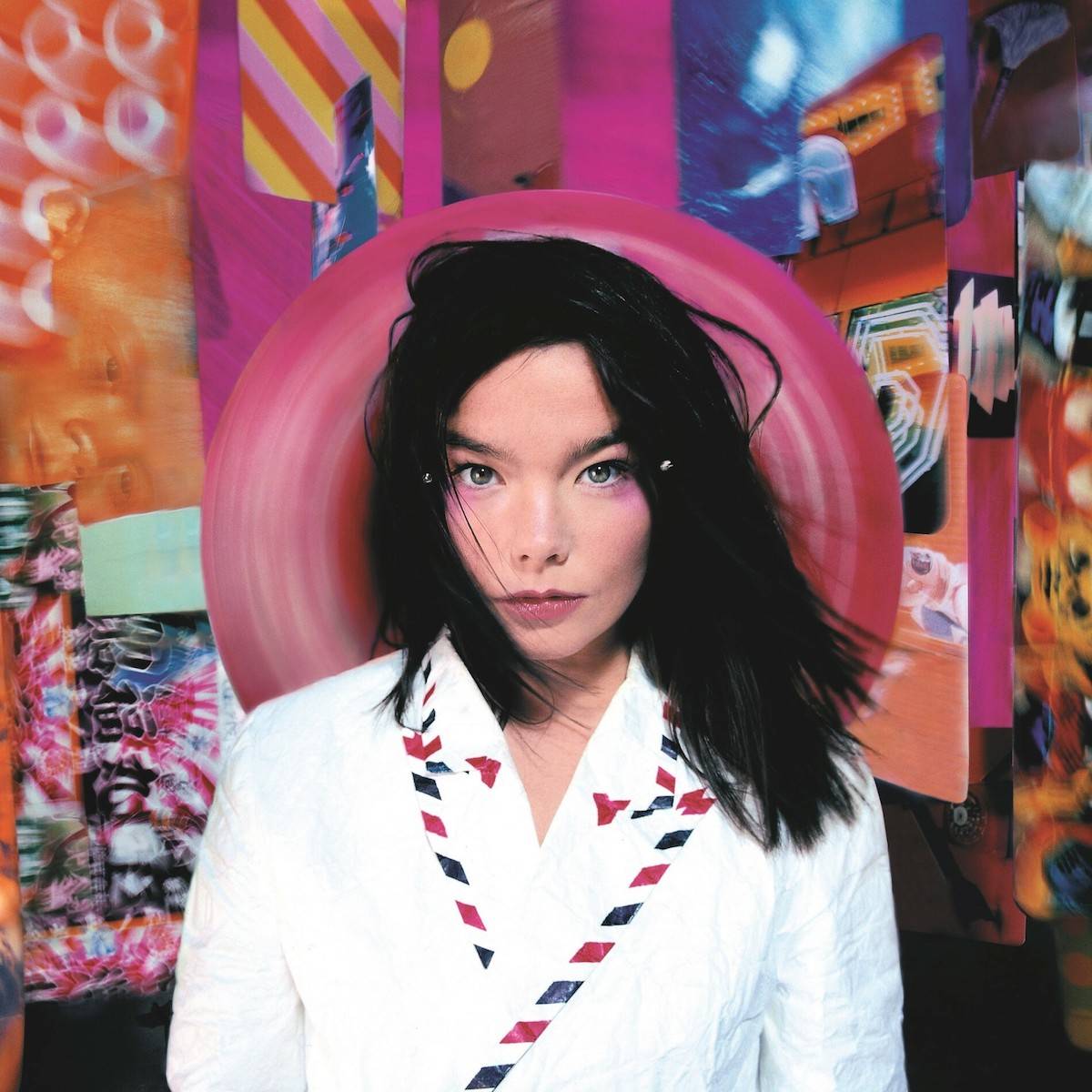 Björk w pocztowym żakiecie Chalayana na okładce albumu „Post” (Fot. East News)