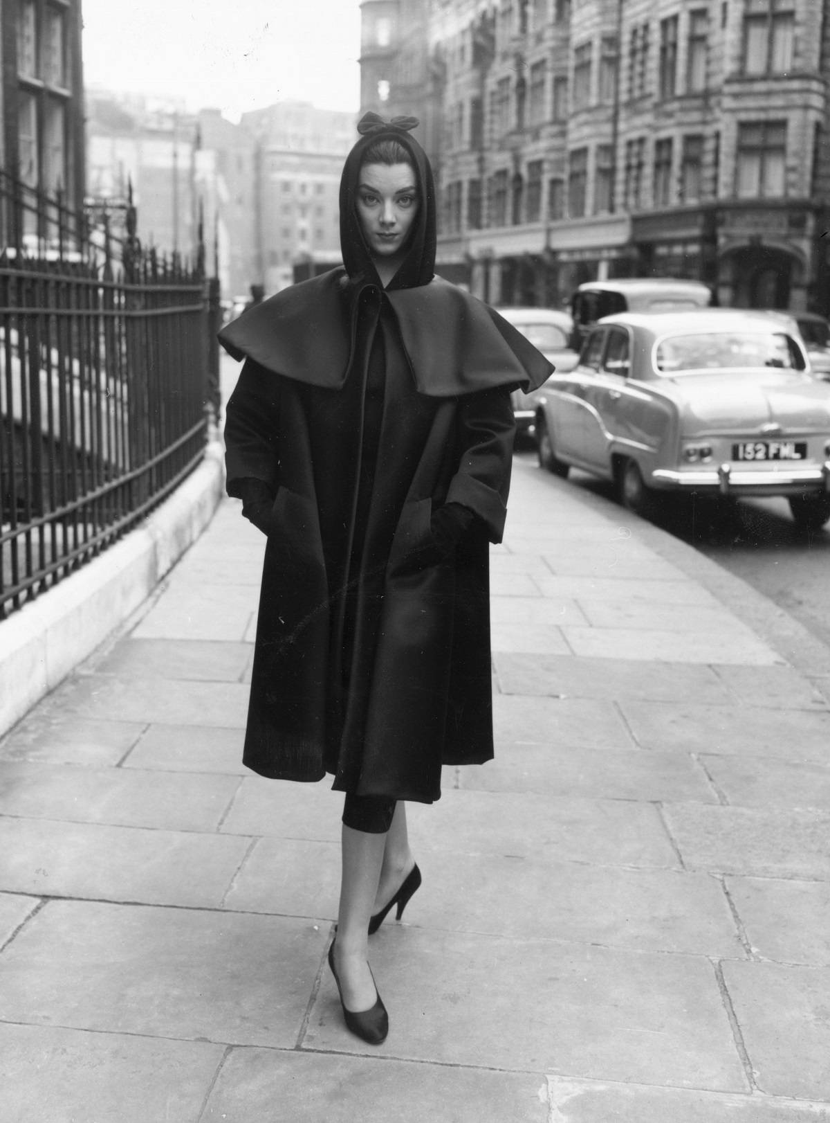 Płaszcz projektu Balenciagi, 1955 rok