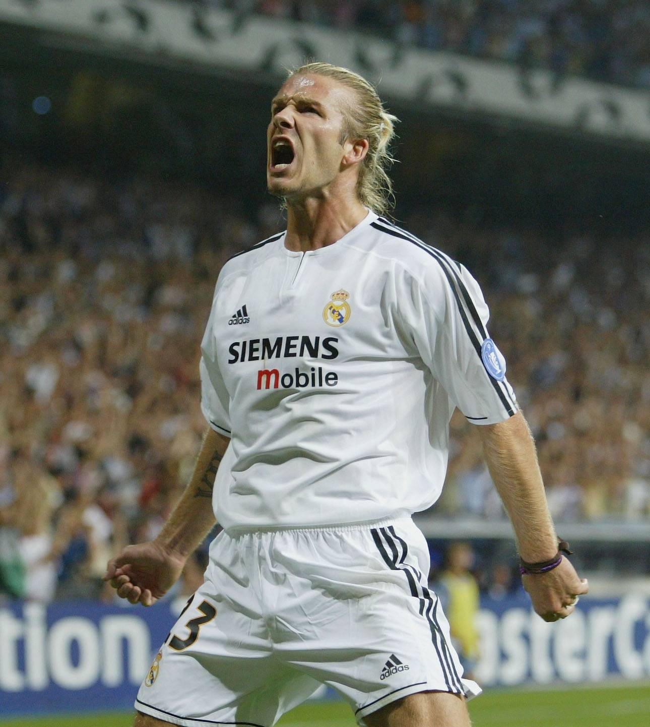 Po zwycięskim meczu z Olympique Marsylia w 2003 r. /(Fot. Getty Images)
