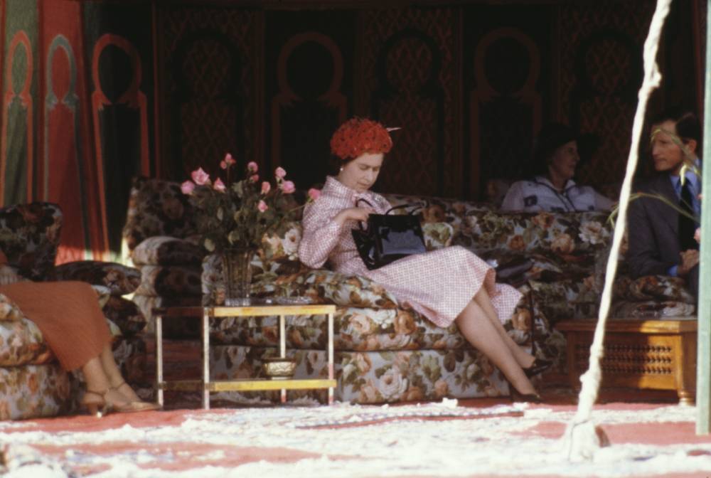 Królowa Elżbieta II z rorebką Launera (Fot. Getty Images)