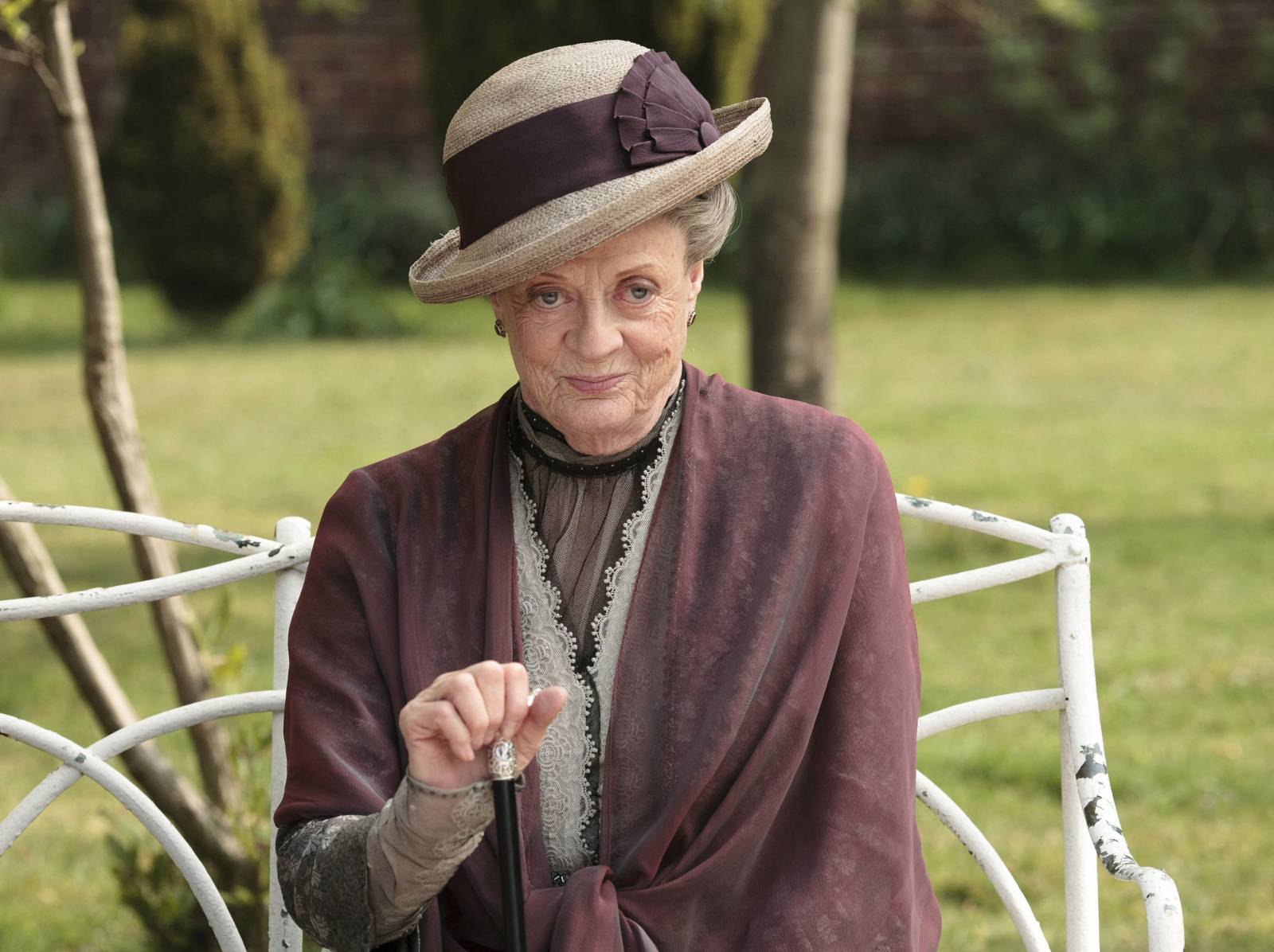Maggie Smith jako Violet Crawley