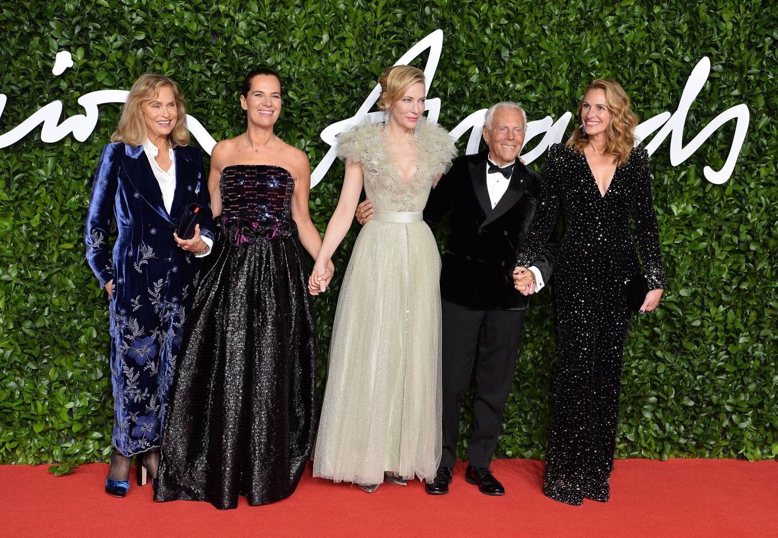 Giorgio Armani w towarzystwie Lauren Hutton, Roberty Armani, Cate Blanchett i Julii Roberts podczas Fashion Awards w Londynie