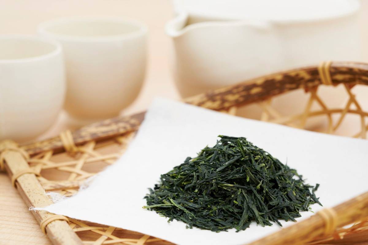 Składniki ginu Roku: liście herbaty Sencha (Fot. Materiały prasowe)