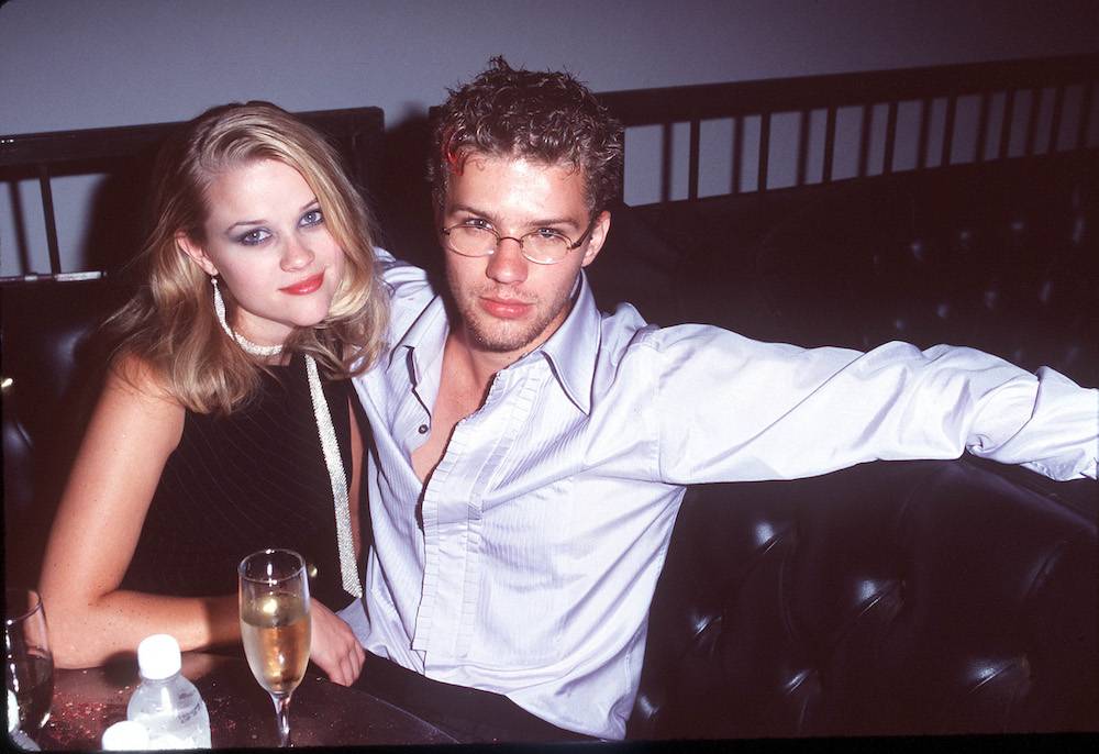 Reese Witherspoon i Ryan Phillippe na przyjęciu w 1998 roku (Fot. Getty Images)