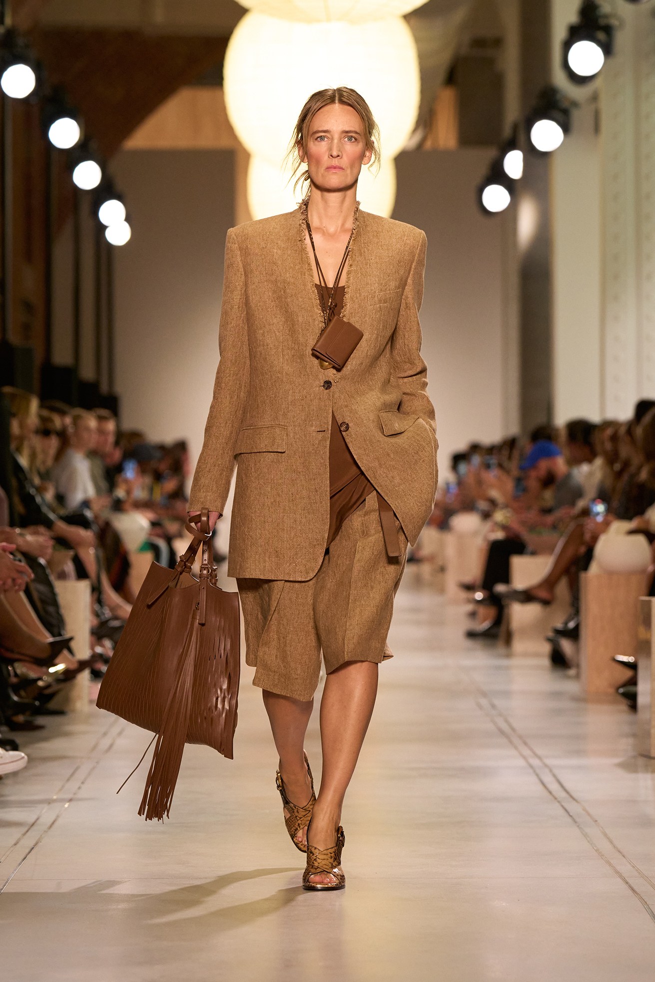 Michael Kors stworzył kolekcję na wiosnę-lato 2026 z miłości do podróży. / Fot. materiały prasowe