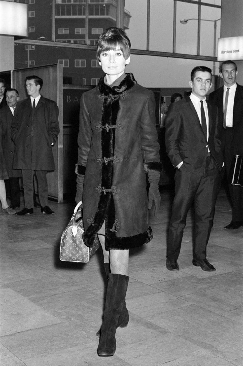 Audrey Hepburn z torebką Speedy (Fot. Getty Images)