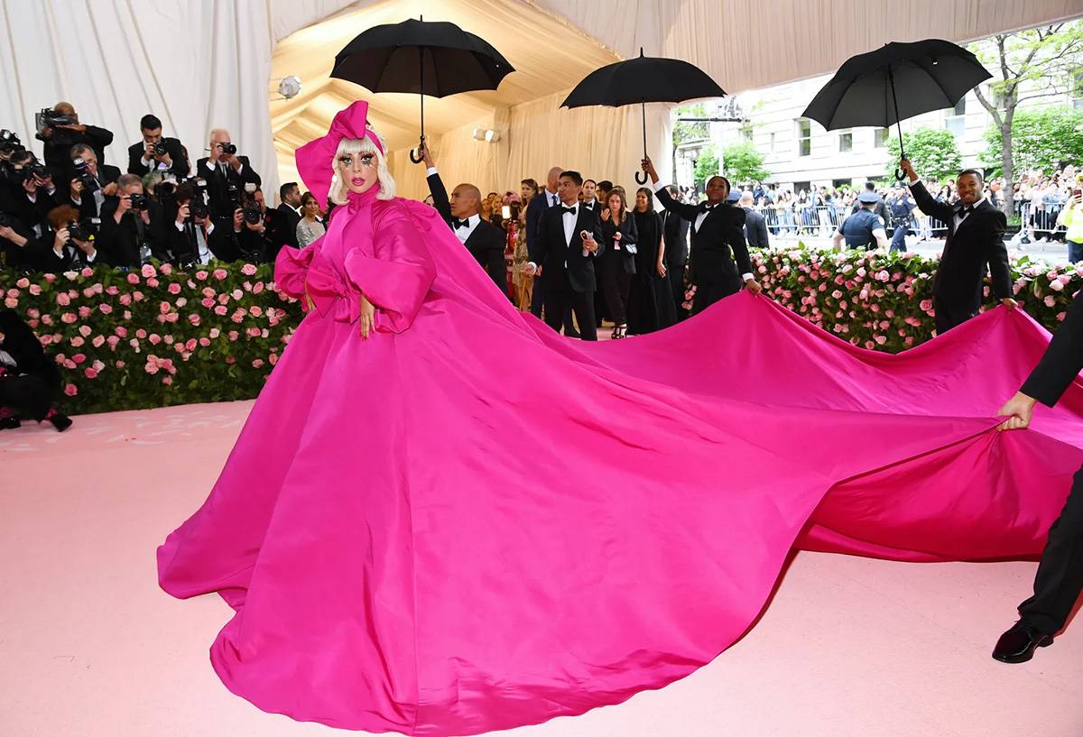 Lady Gaga w sukni od Brandona Maxwella / (Fot. Getty Images)