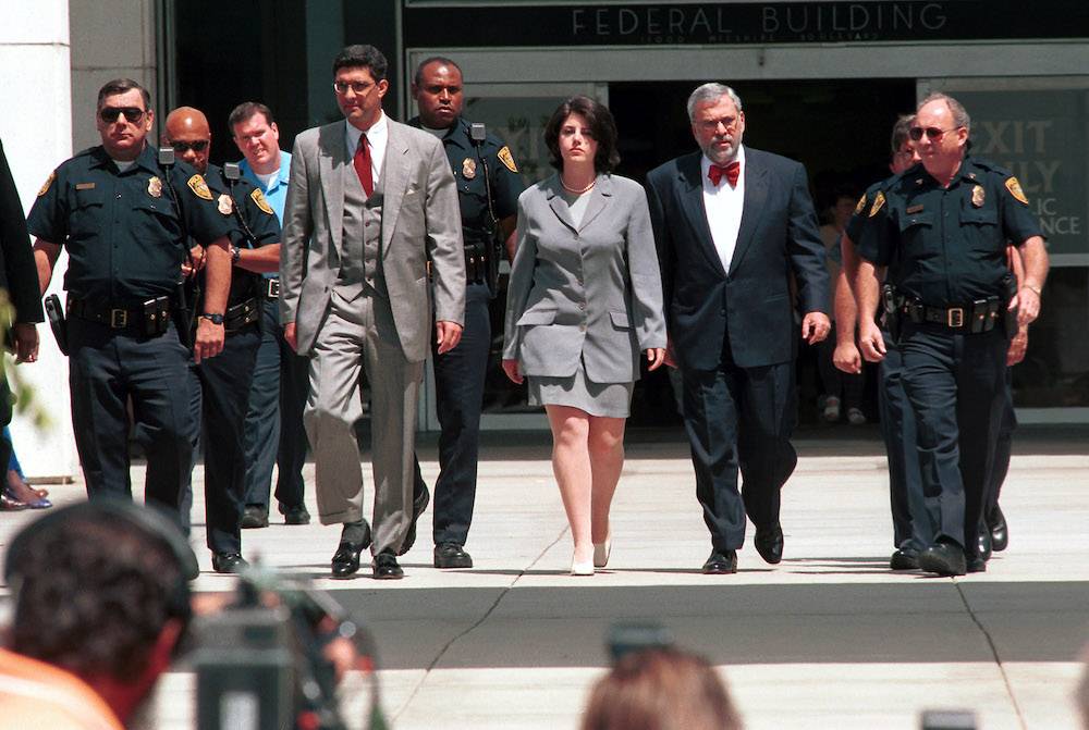 Monica Lewinsky podczas procesu Billa Clintona o impeachment (Fot. EastNews)