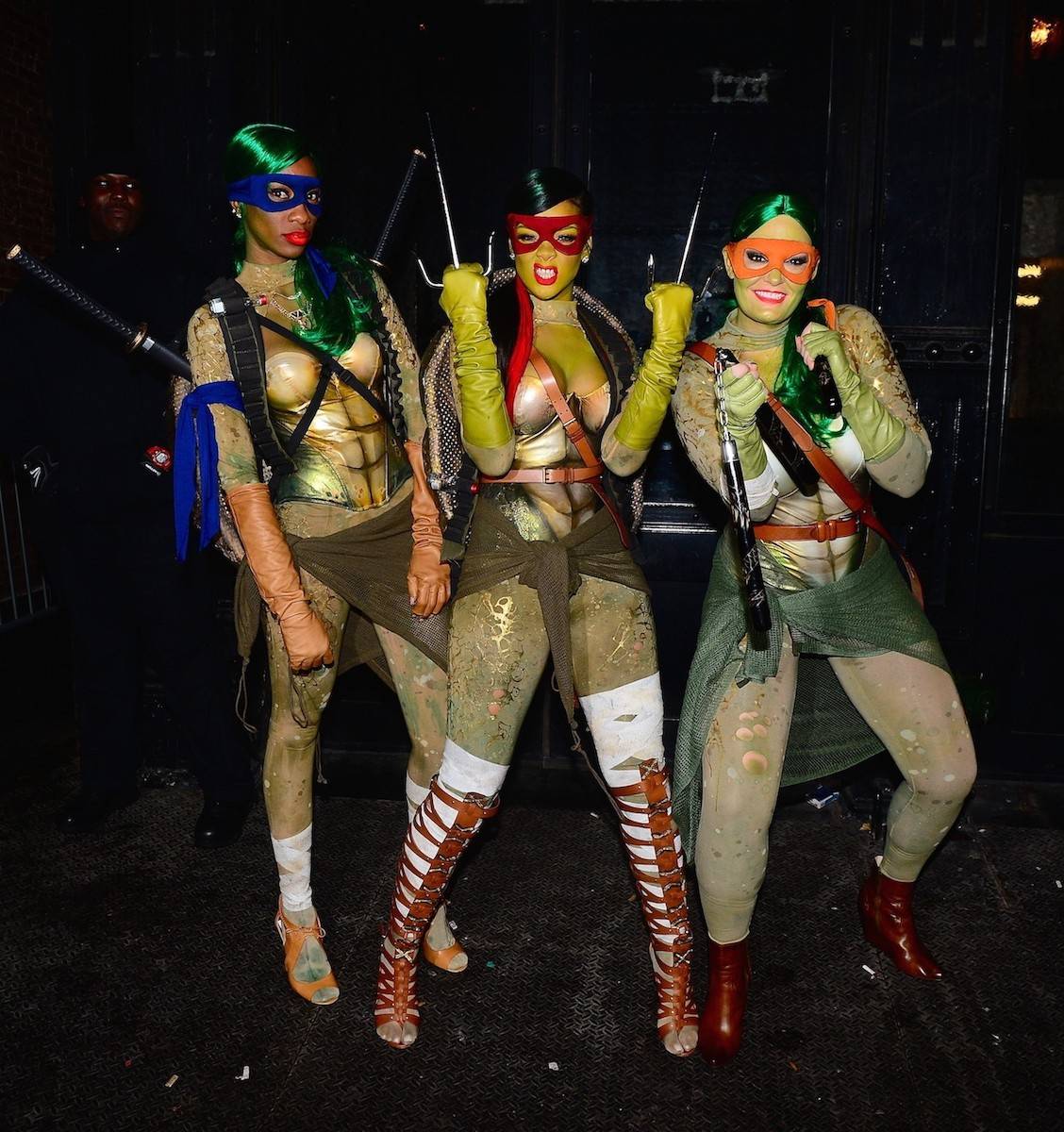 Rihanna z przyjaciółkami jako Wojownicze Żółwie Ninja (Fot. 247PapsTV/Splash News/East News)