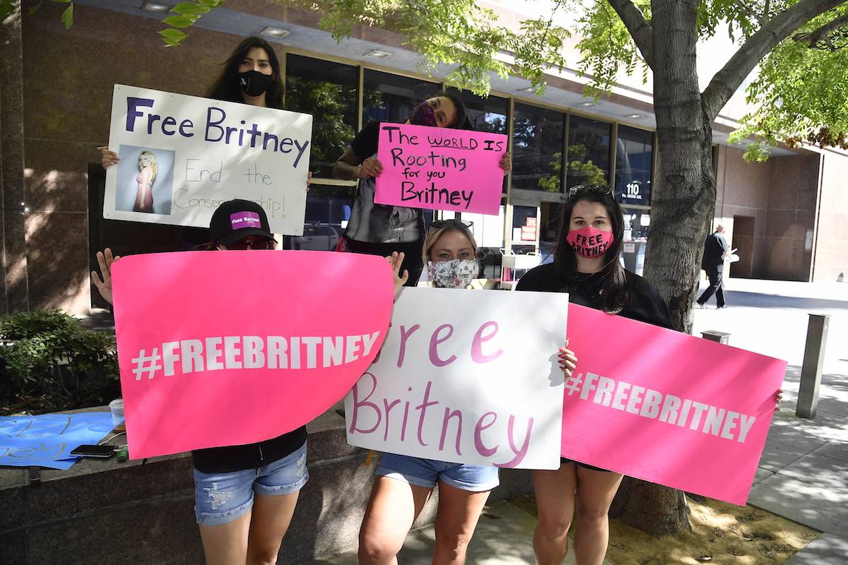 Fani protestujący dla Britney Spears (Fot. Getty Images)