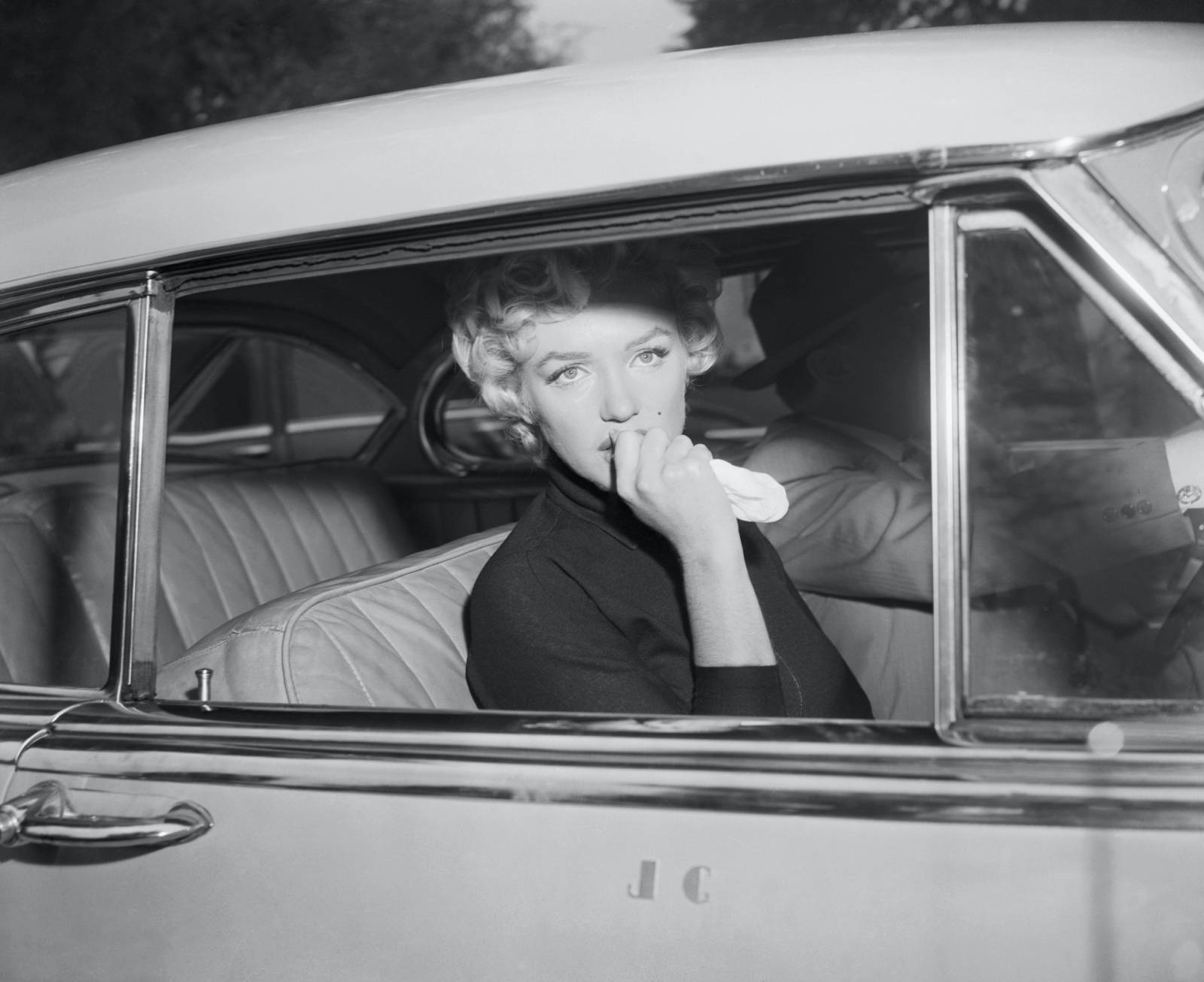 Marilyn Monroe na chwilę po ogłoszeniu jej rozwodu z DiMaggio / Fot. Getty Images