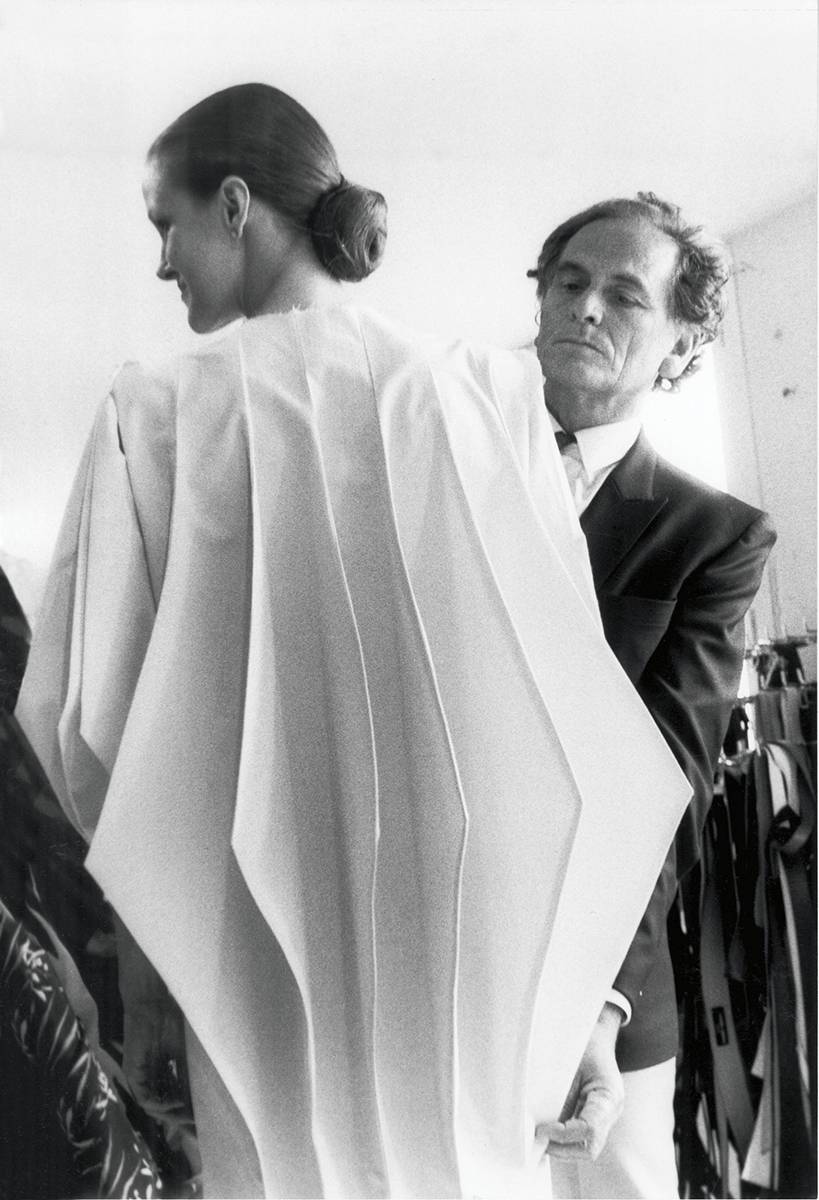 Pierre Cardin w atelier, 1980 rok