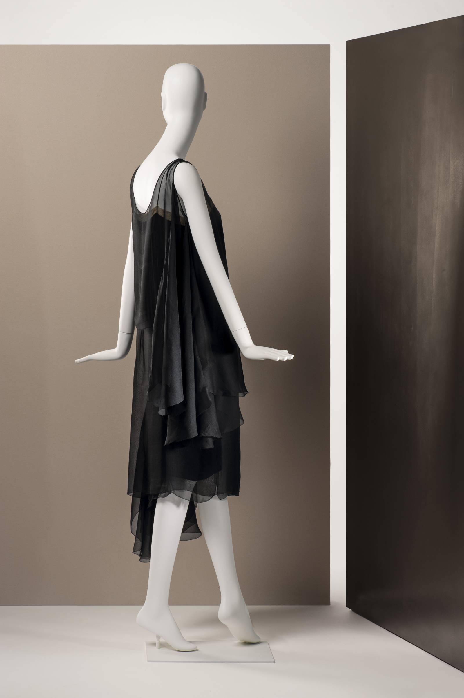 brielle Chanel, Short Evening Dress, 1925-1926, chiffon. Martin Kamer Collection, Switzerland