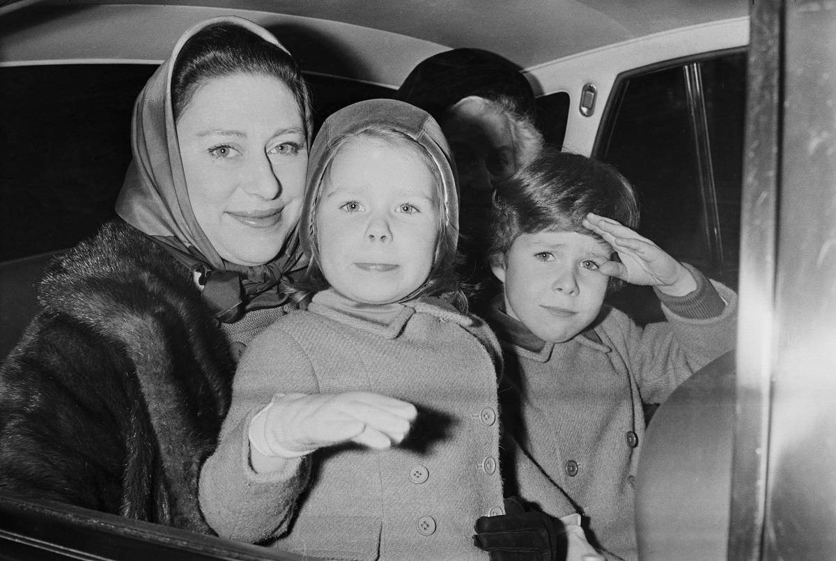 Z mamą księżniczką Małgorzatą i bratem Davidem w 1968 roku (Fot. erry Fincher/Daily Express, Getty Images)