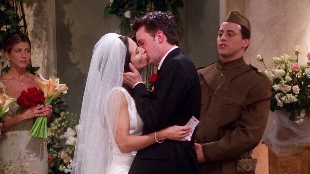 Monica i Chandler z „Przyjaciół” (Fot. materiały prasowe)