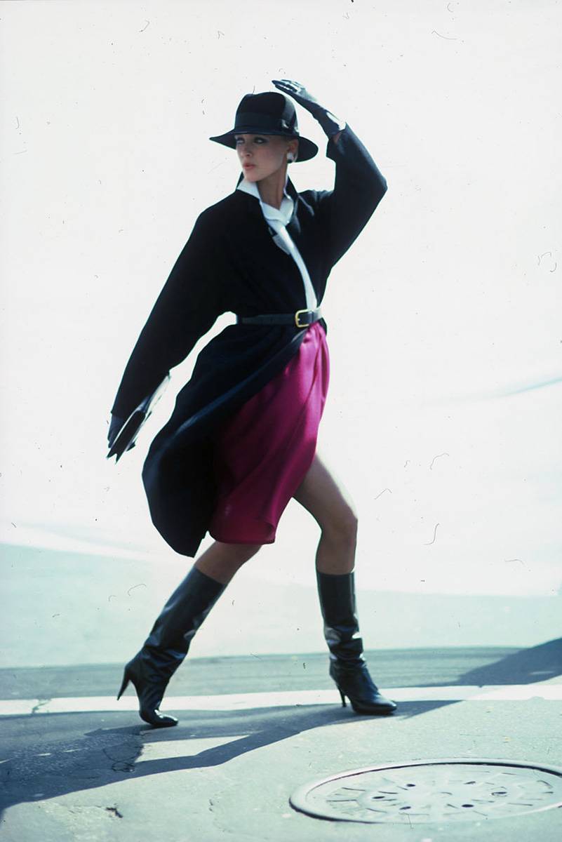 Susan Hess w komplecie od Michaela Korsa (Fot. Arthur Elgort, Vogue, sierpień 1982 rok)