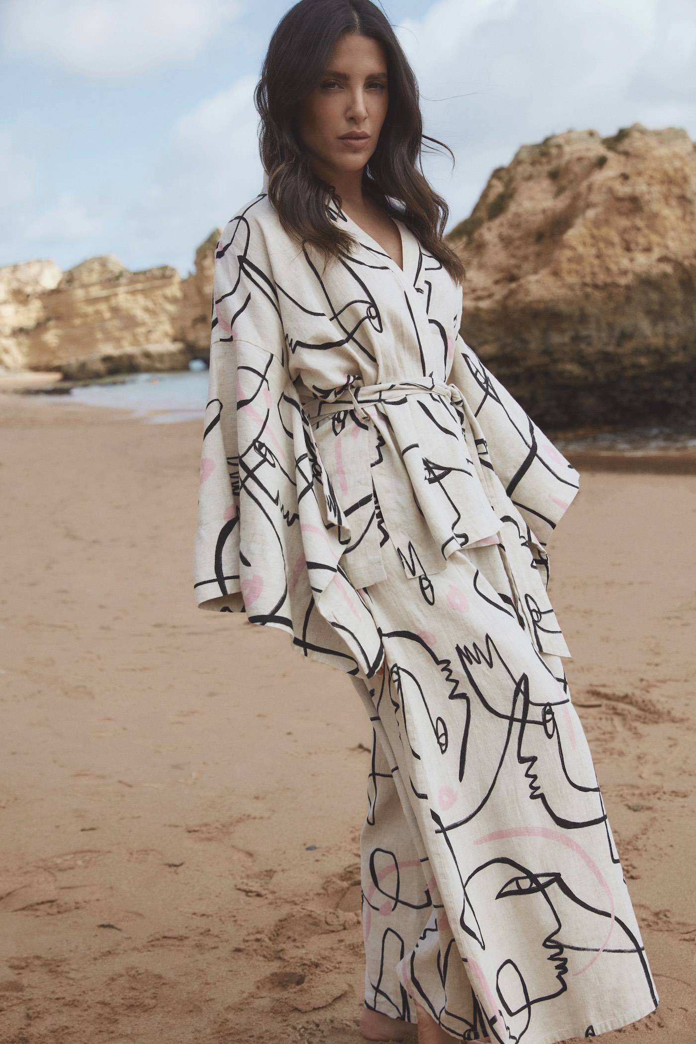 Artystka Shira Barzilay w ubraniach swojego projektu z kolekcji TATUUM x Koketit (Fot. Materiały prasowe)