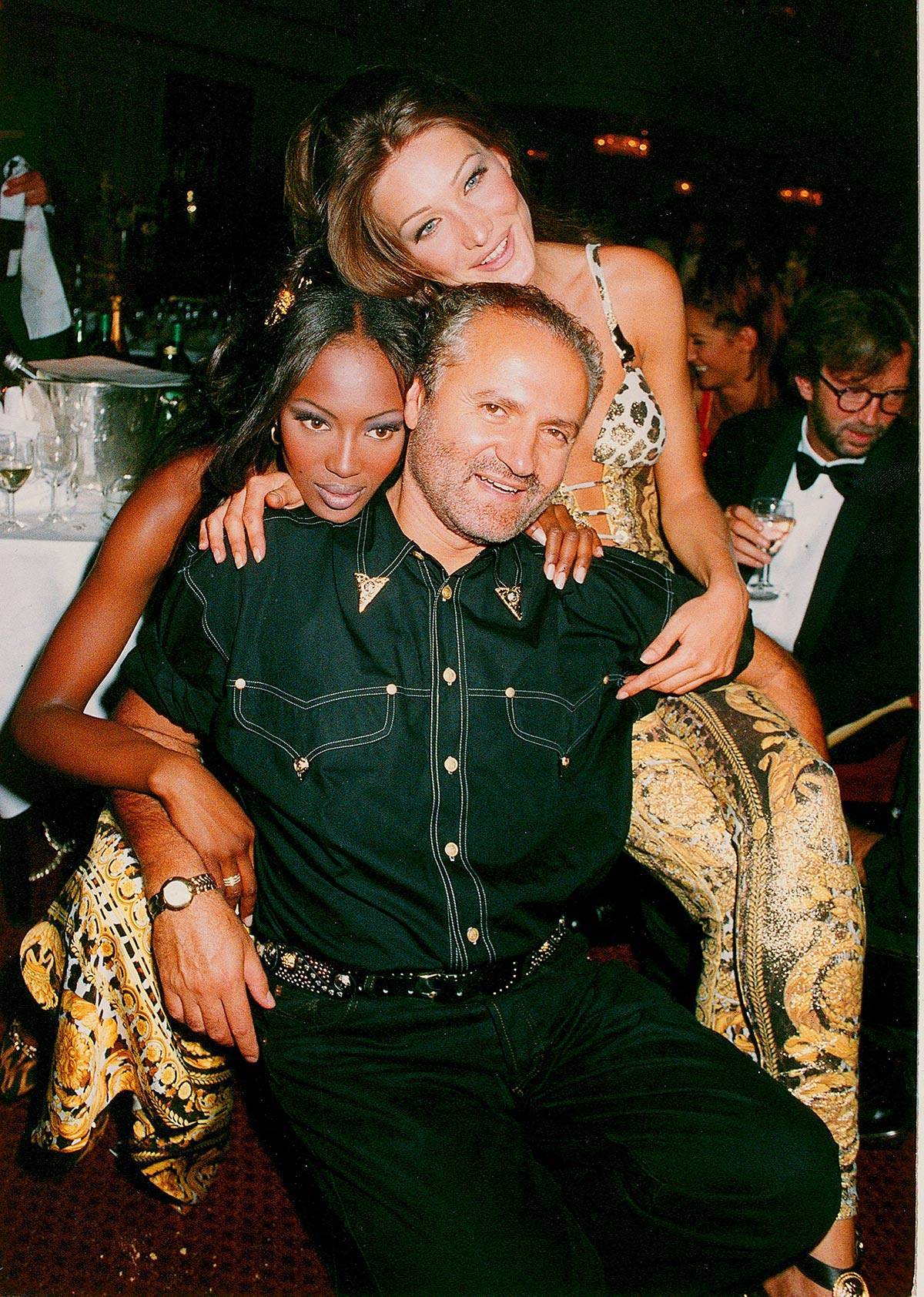 Carla Bruni,  Naomi Campbell i Gianni Versace, Londyn, 1992 (Fot. Getty Images)
