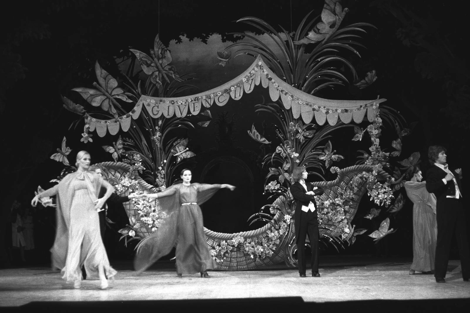 Występ na gali zorganizowany przez baronową Charlotte de Rothschild na renowację Wersalu, 1973 rok (Fot. Getty Images)